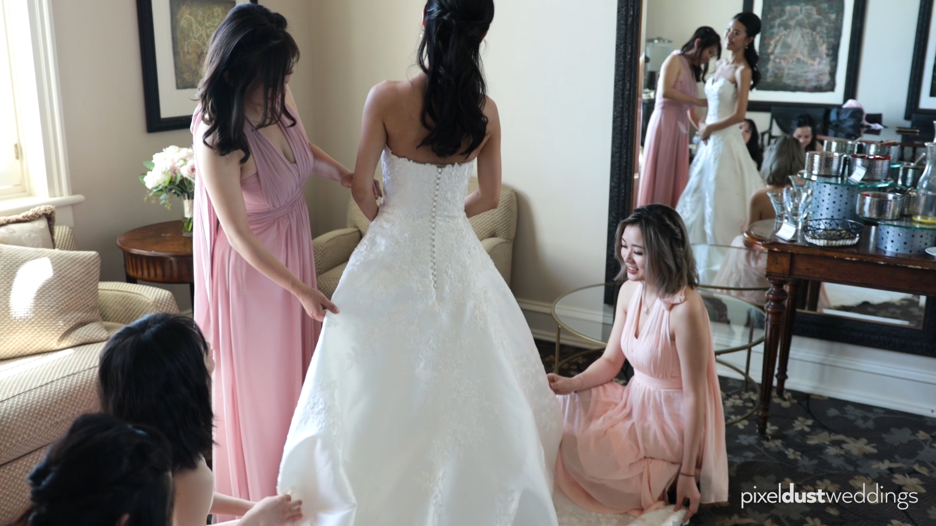 bride getting ready at the bridal suit at newcastle golf club in bellevue by seattle's best wedding videographer
