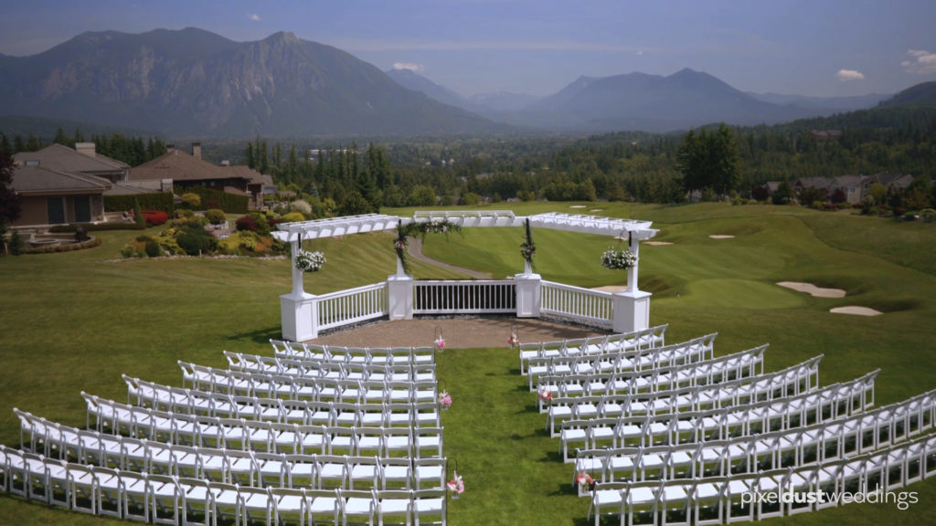 club at snoqualmie ridge wedding ceremony outdoors mountain view