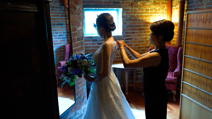 seattle bride-getting-dress